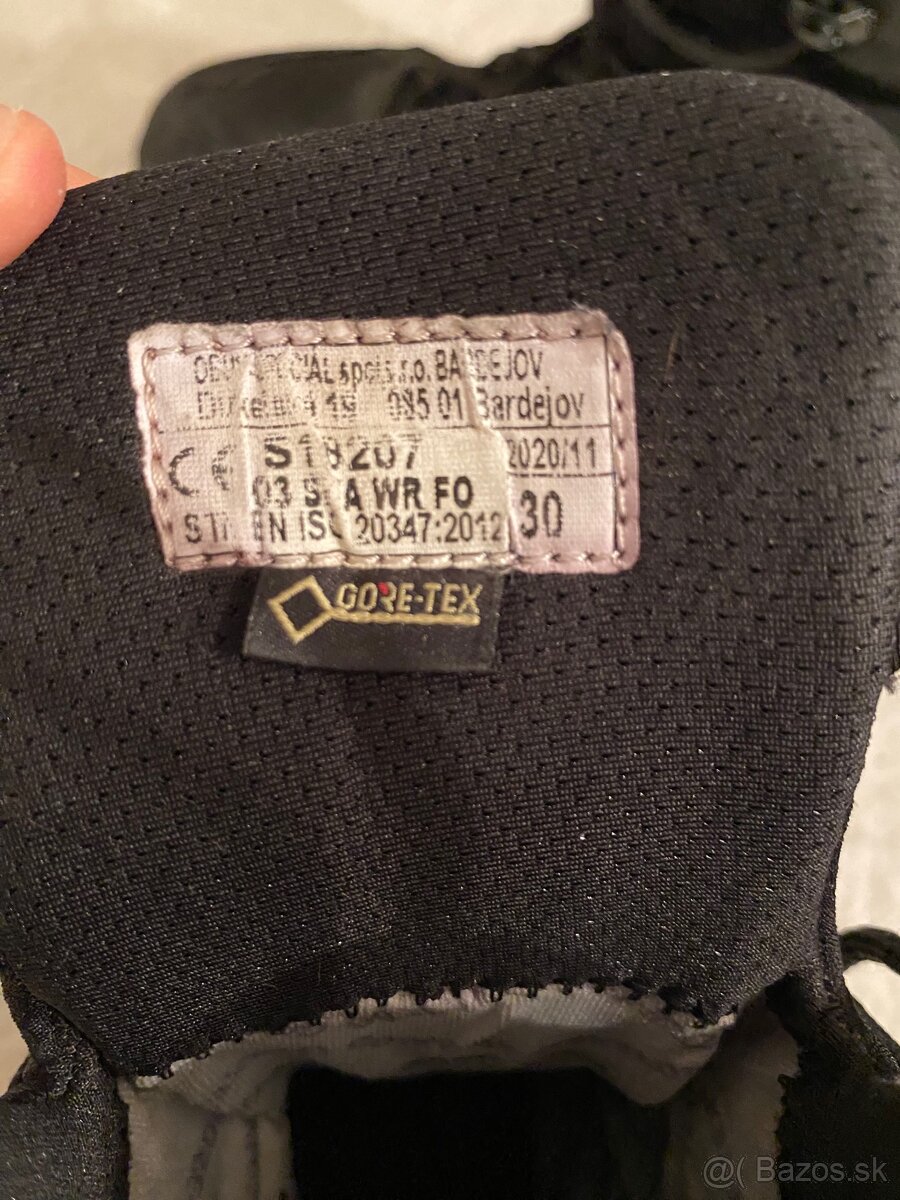 Policajné topánky a kanady - 10