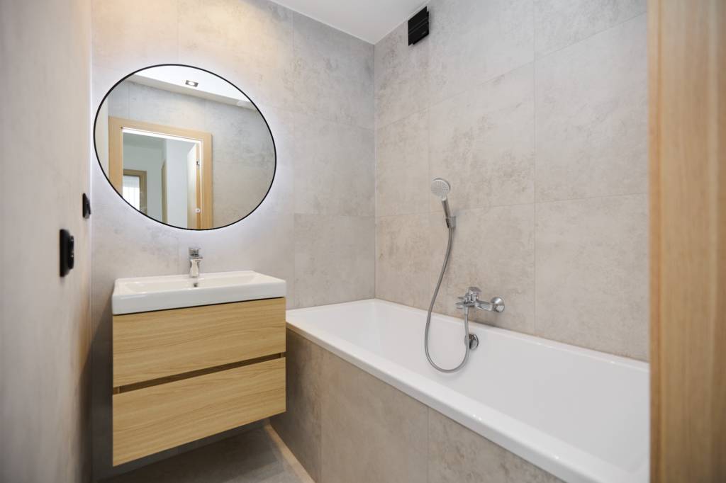 NOVOREKONŠTRUOVANÝ 4 - IZBOVÝ BYT , UL. HUMENSKÁ, TERASA - 10