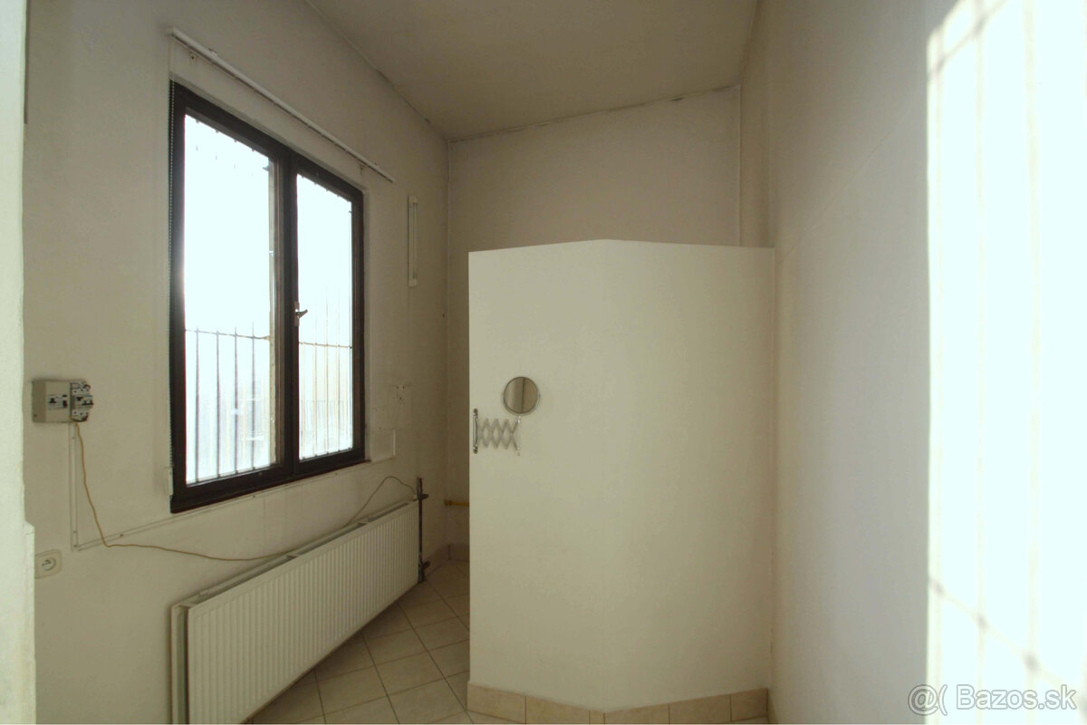 Prenájom priestorov na 1. poschodí Dom Módy na Nám. gen. M. - 10