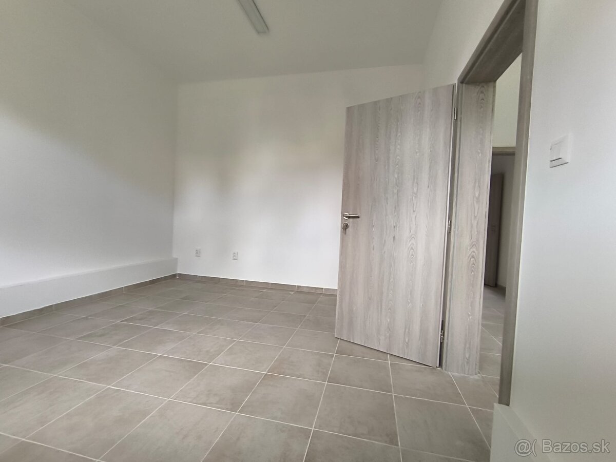 Priestor vhodný pre dve ambulancie na predaj v centre obce - 10