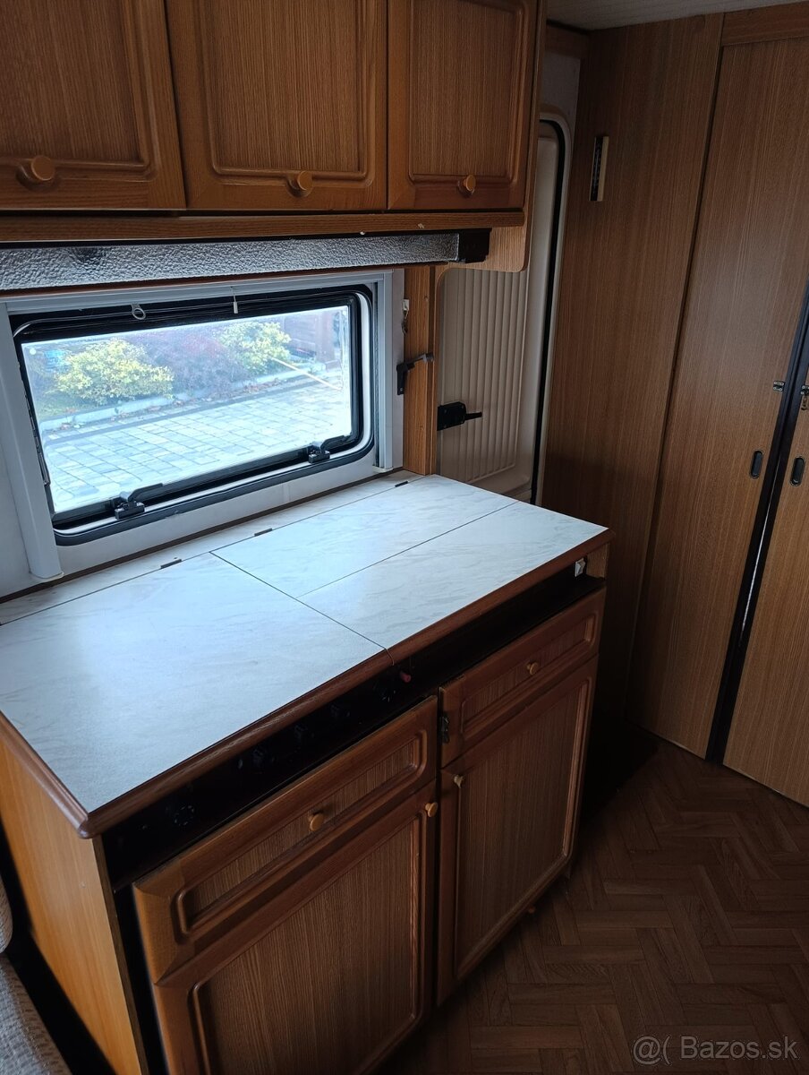 Obytny prives Hobby 430 - predstan, max 1000 kg - 10