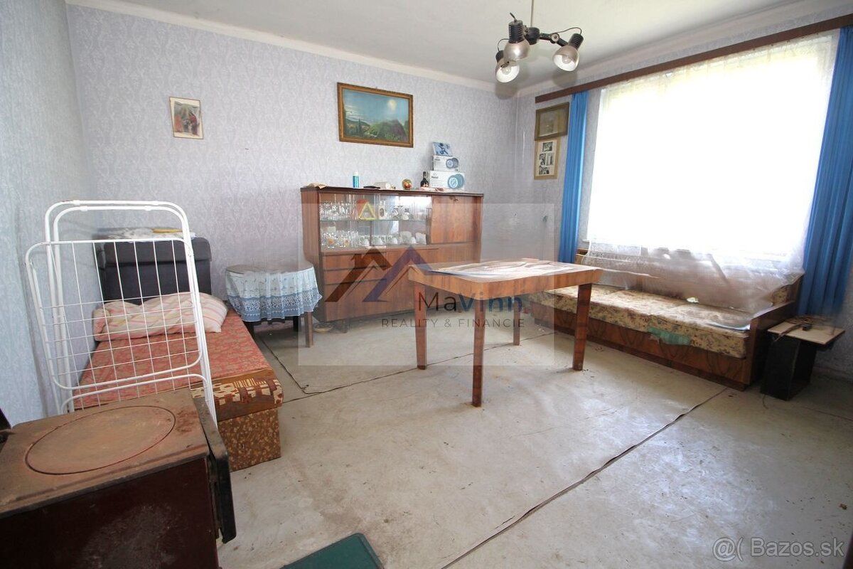 PREDAJ dom s garážou a pozem. v Oslany - 10