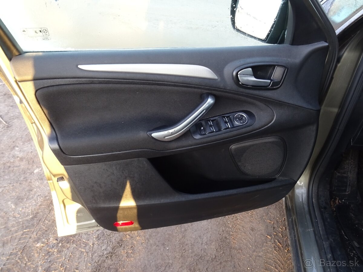 Ford S-MAX 2.0i 107Kw 2x sada kol, 7 míst - 10