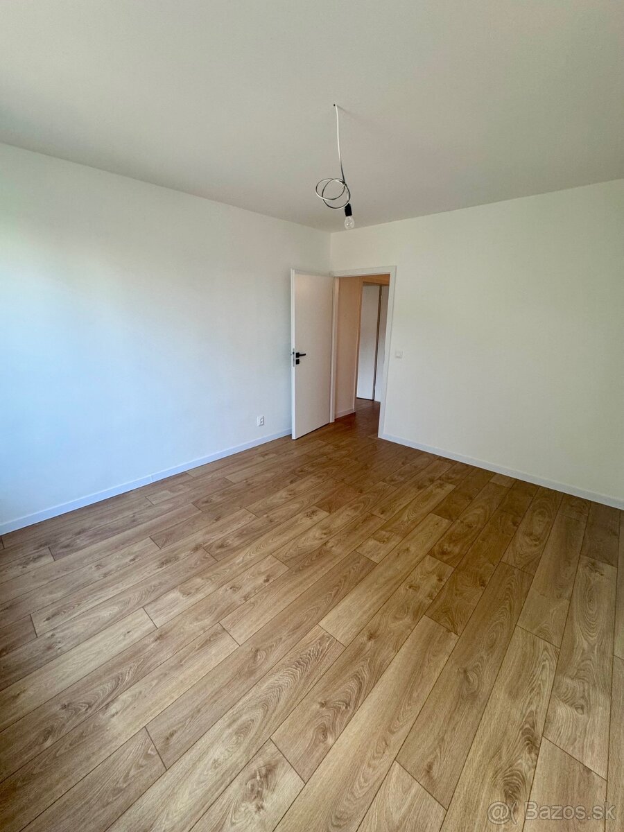 Kompletne 2025 zrekonštruovaný 3-izbový byt 81m2 na ulici J. - 10