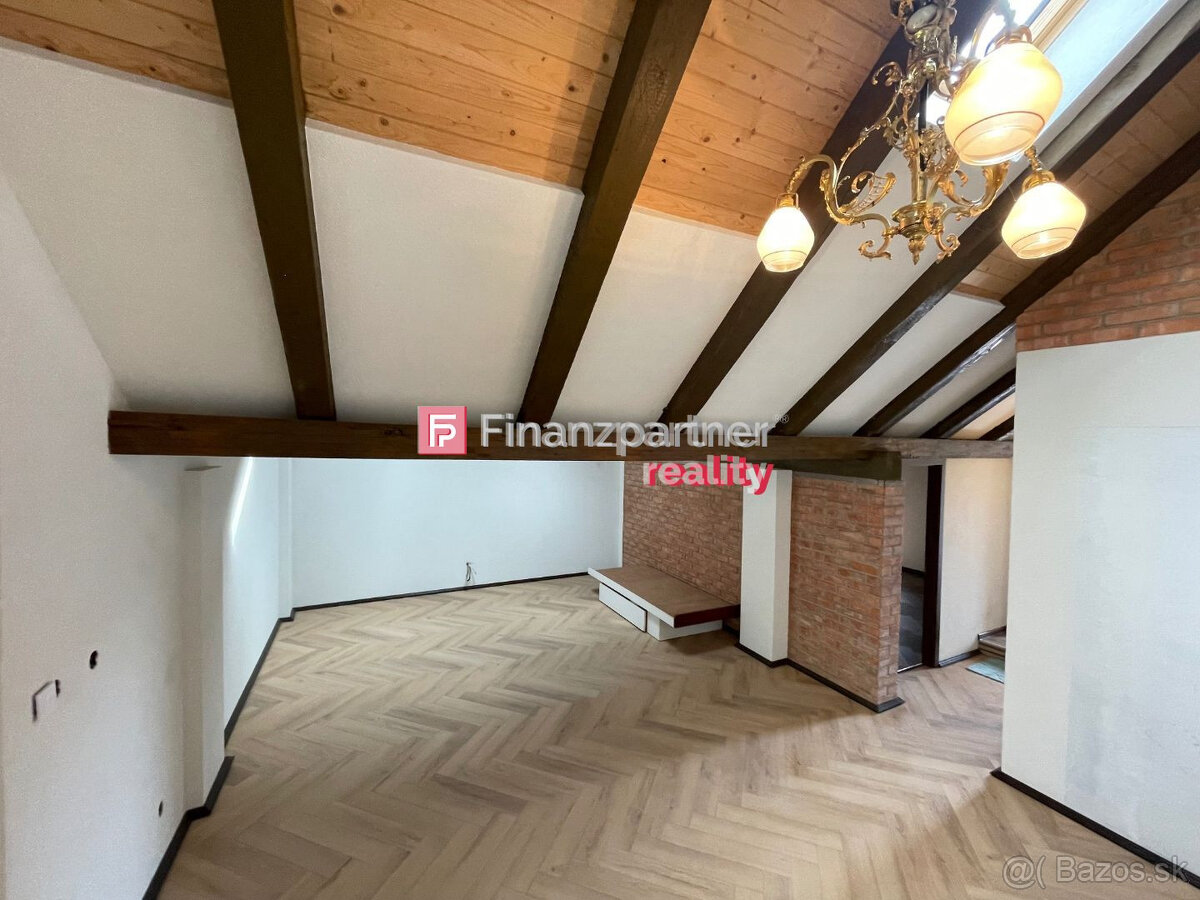Nadštandartný podkrovný app byt s vytahom na Hlavnej ulici ( - 10