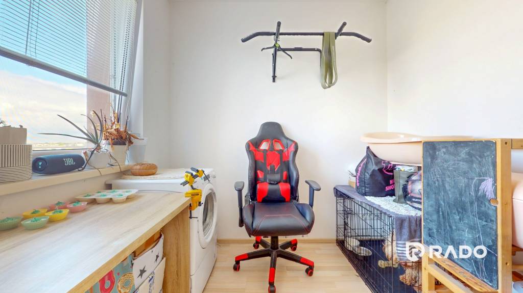 RADO | 4i byt s terasou a parkovaním v tichej časti Rovinky - 10