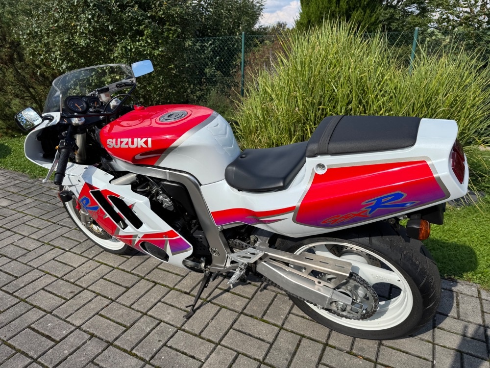 Suzuki GSX-R 400 - 10