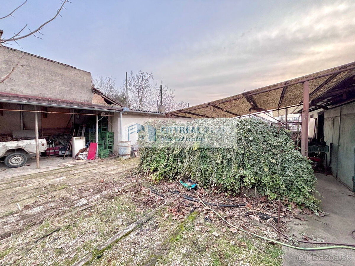 Ponúkame Vám na predaj rodinný dom na 20 árovom pozemku v No - 10