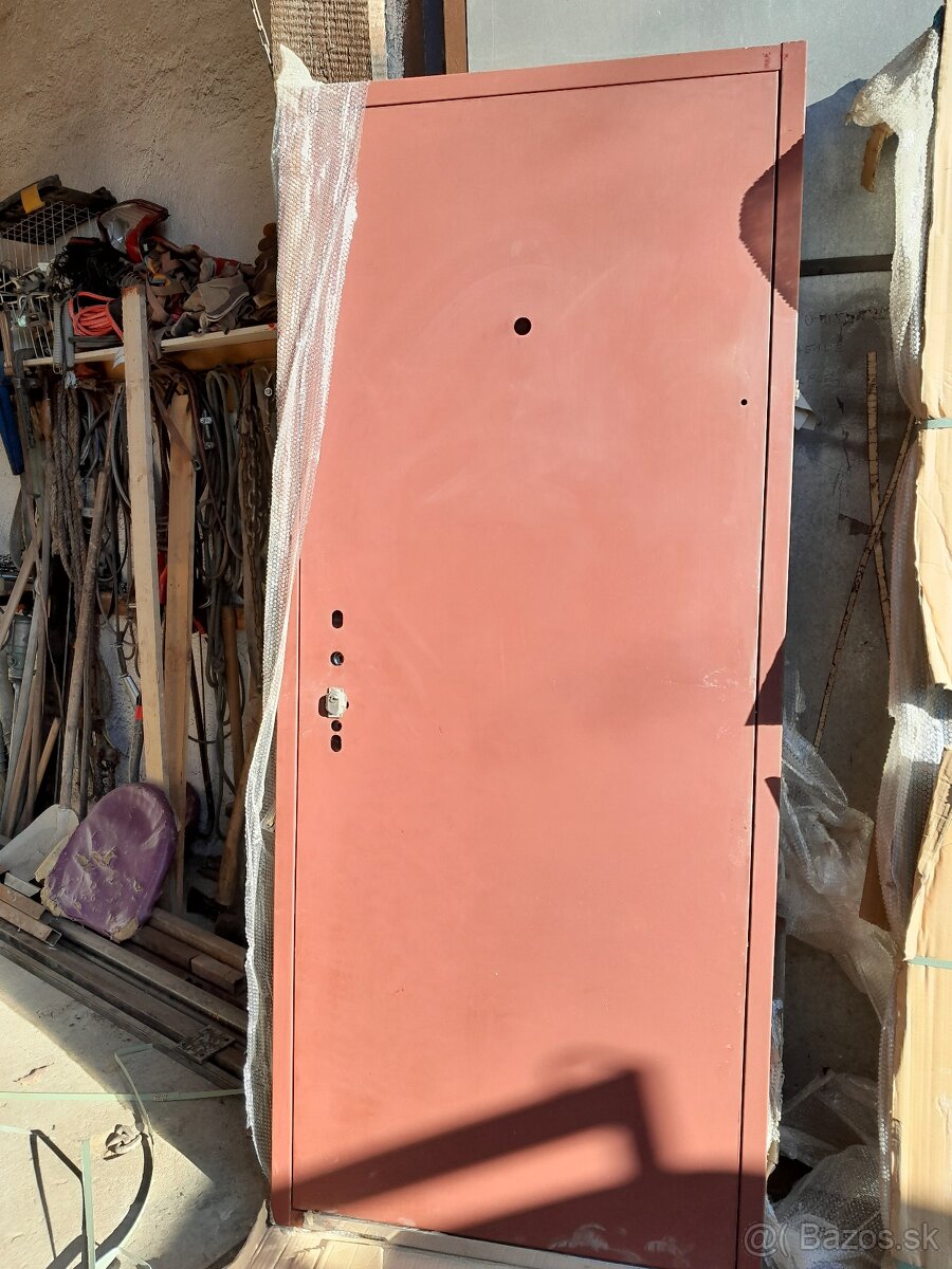 Predam bezpecnostne dvere - 10