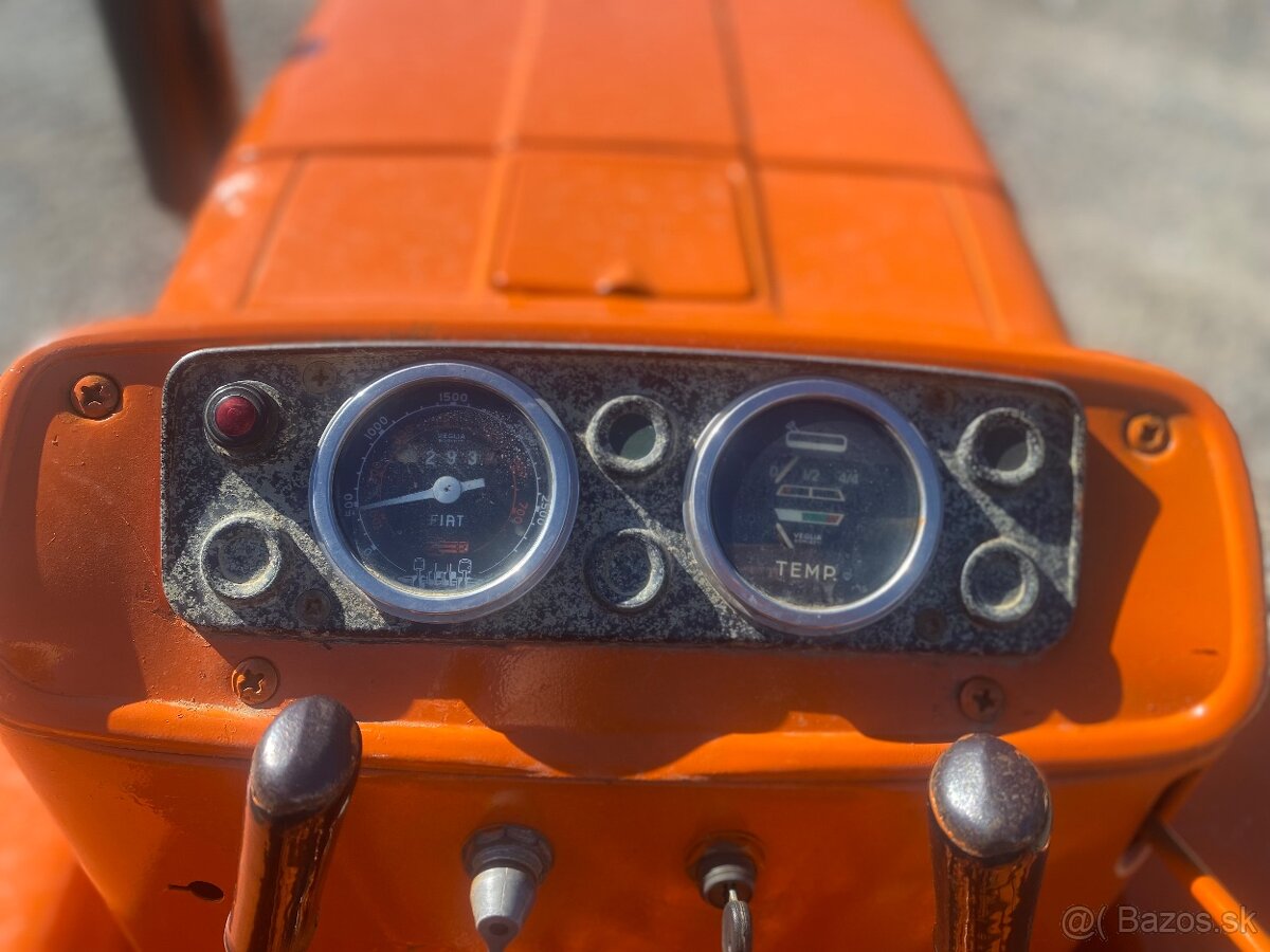 Pásový traktor Fiat455C - 10