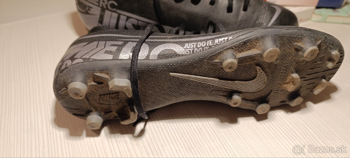 Kopačky, chrániče 38 40 41 - 10