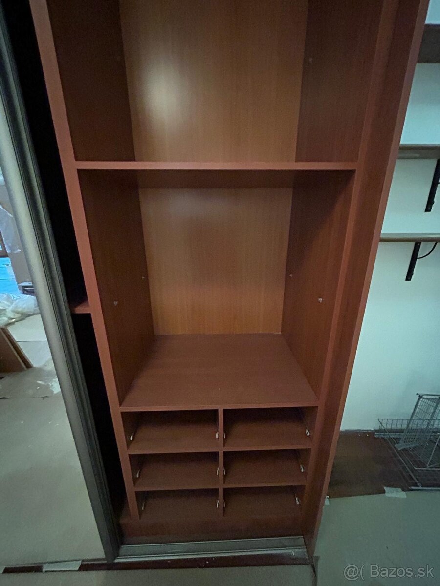 Predám skriňu s posuvnými dverami - 10