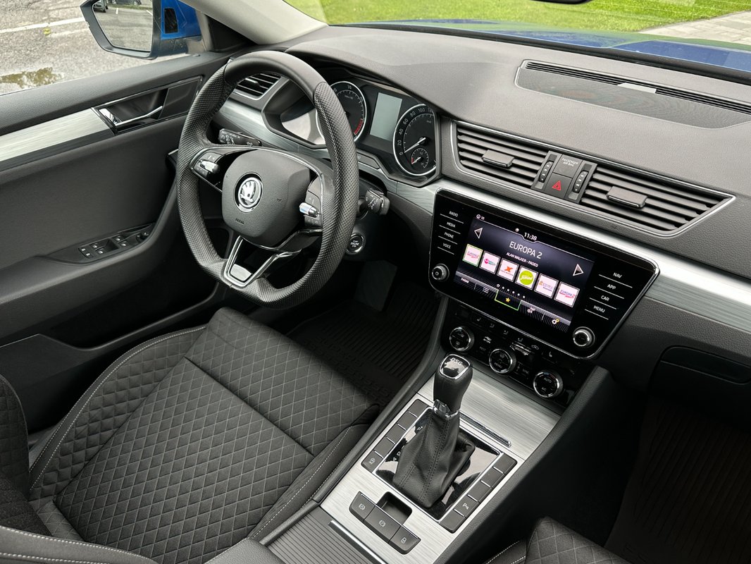 Škoda Superb Combi 2.0 TDi DSG - REZERVOVANE - 10