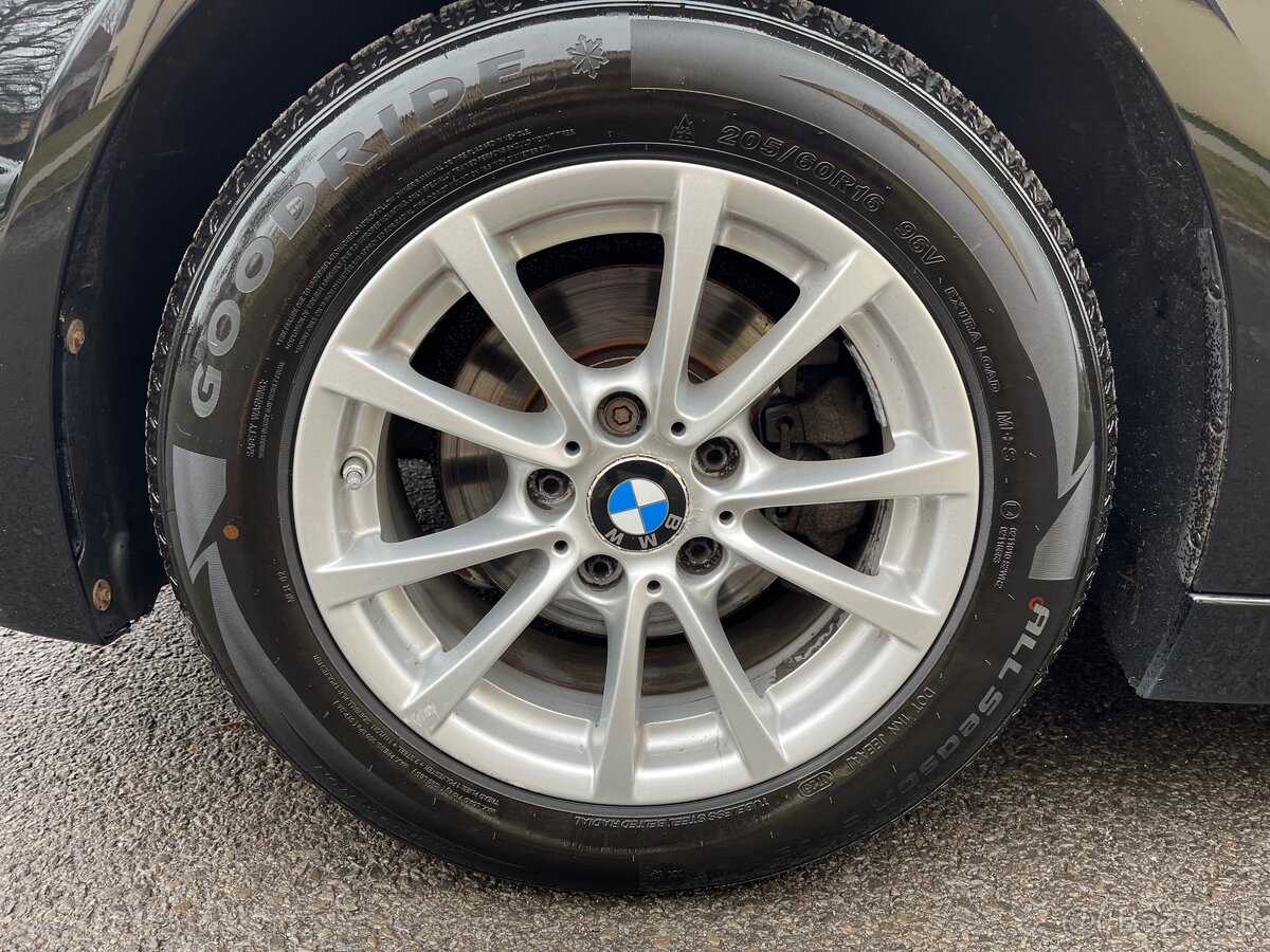 Predám BMW 318i Combi - 10