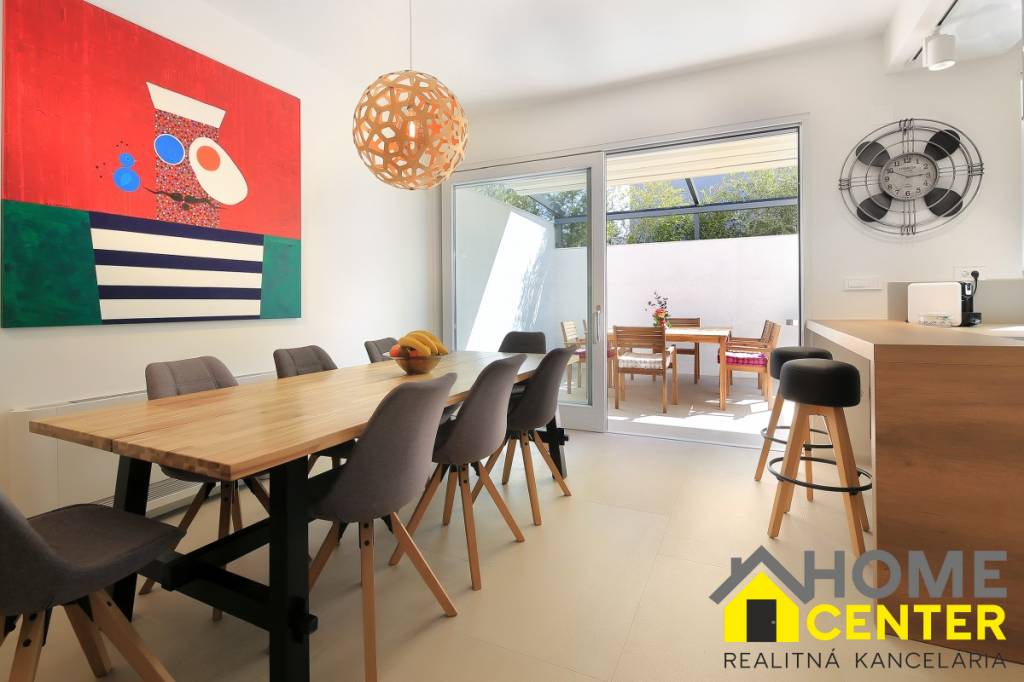 NA PREDAJ moderná vila /251 m²/ v atraktívnej lokalite, ostr - 10