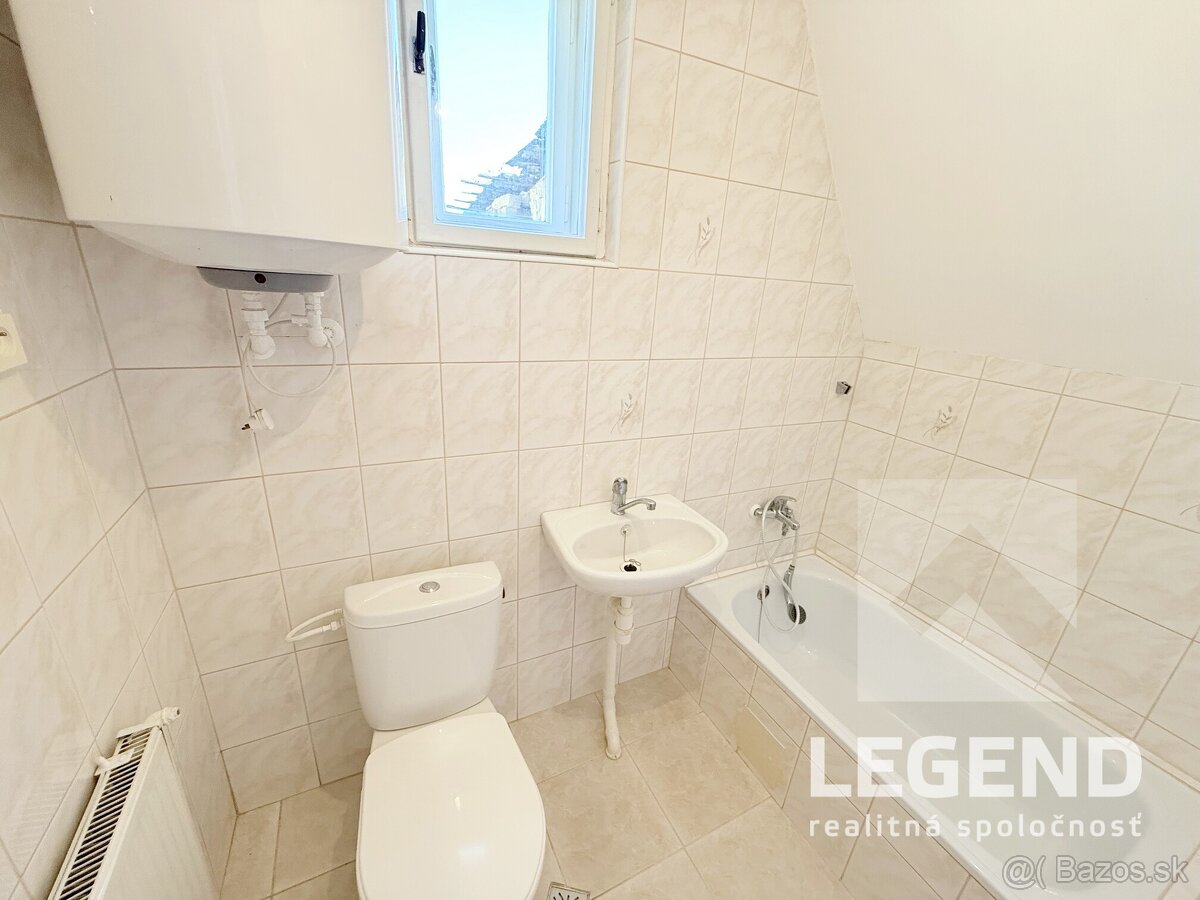 Jedinečná usadlosť 8i+2 vo Vrzavke - 12.642m2, hosp. budovy - 10