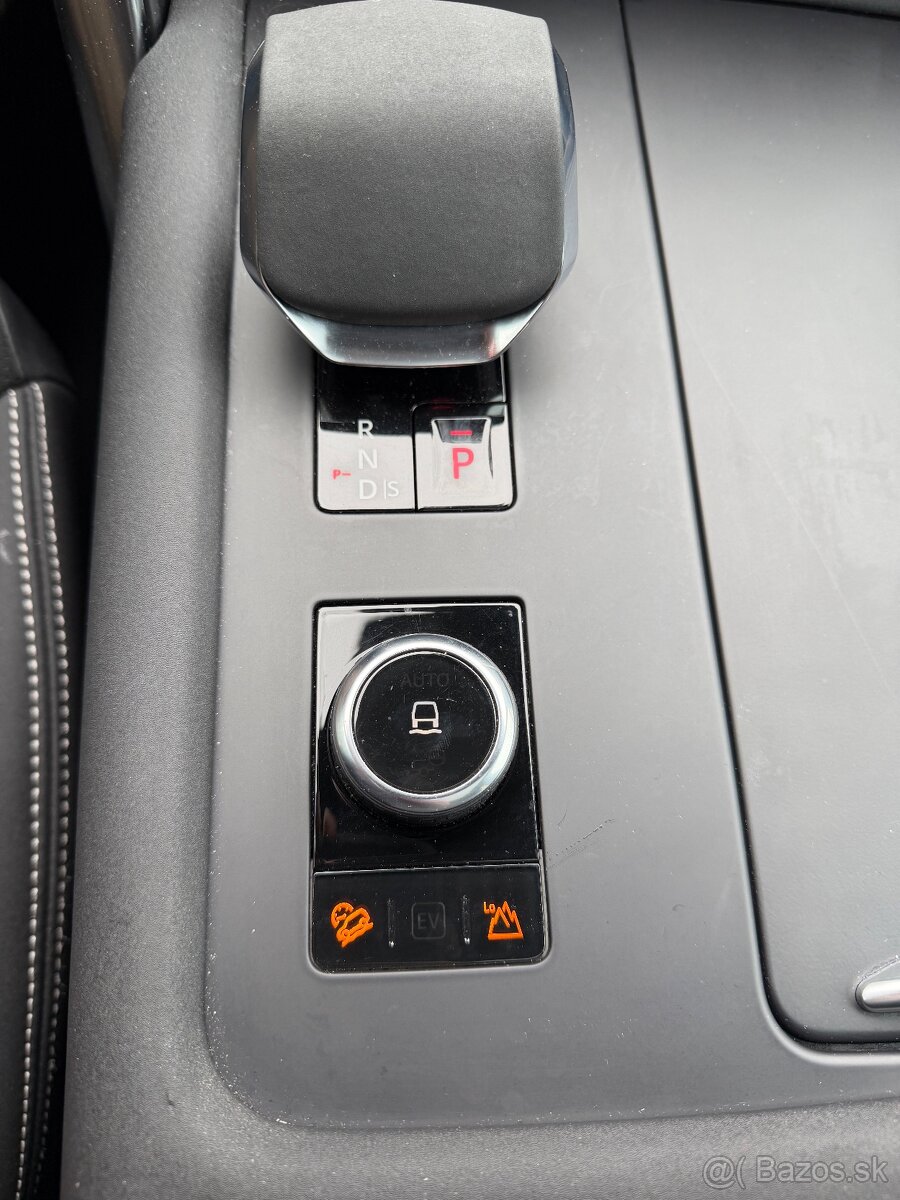 Land Rover Discovery 3.0 HSE - 10