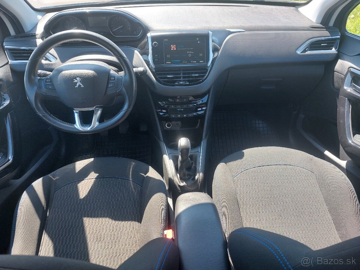 Peugeot 208 1.2 PureTech STYLE - 10