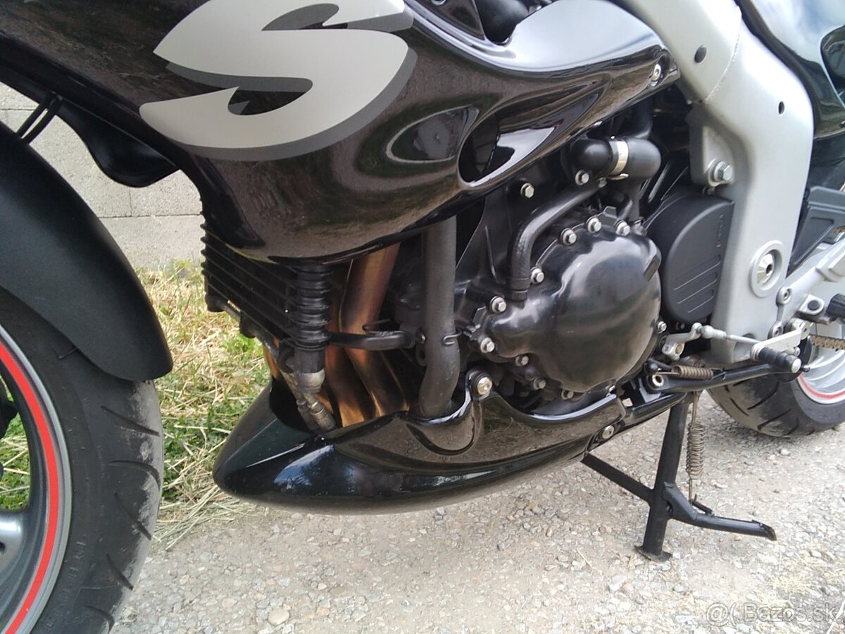 Triumph Sprint RS 955i - 10