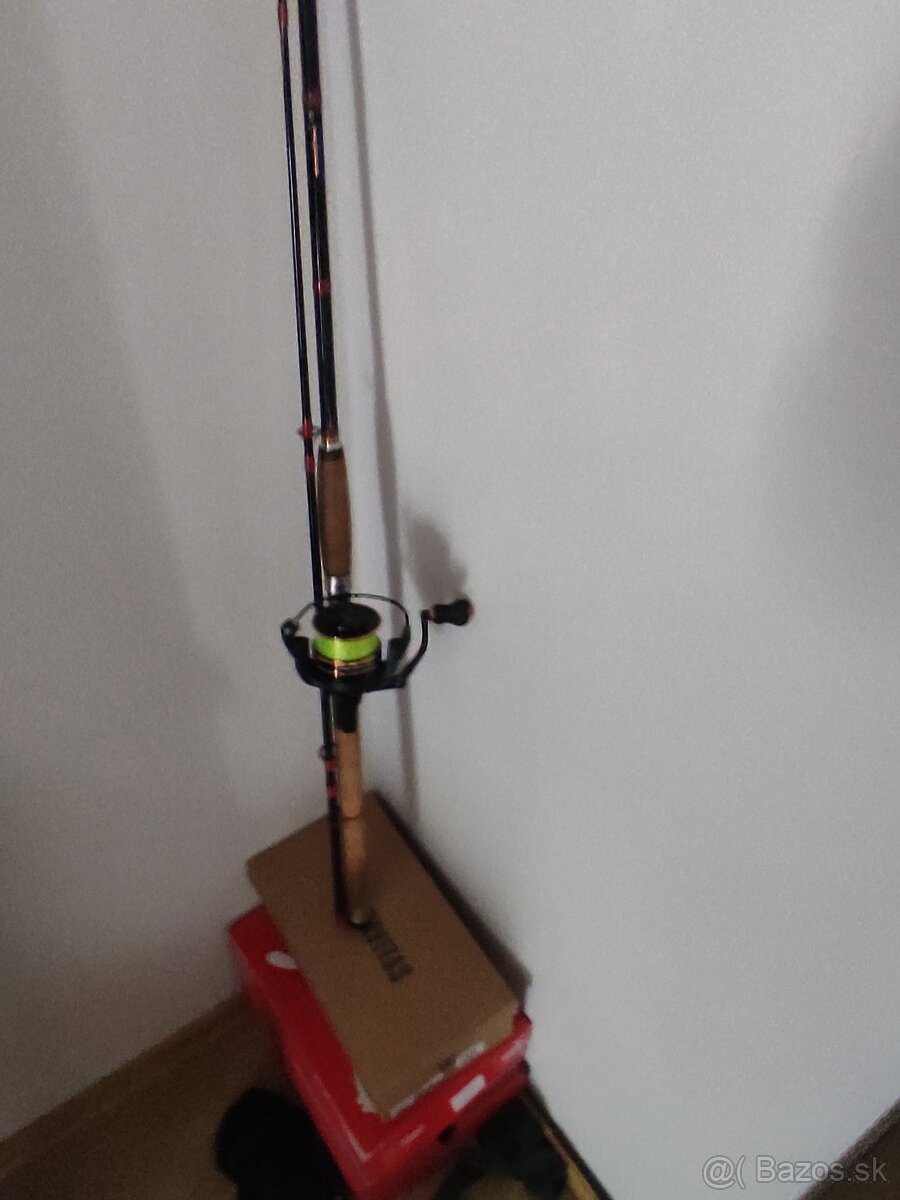 Rybársky prút dvojdielny a naviják - 10