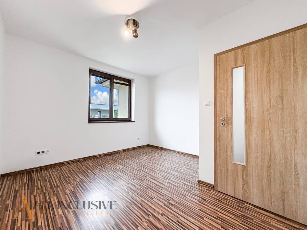 ALL INCLUSIVE | NA PREDAJ ÚTULNÝ RODINNÝ DOM S JAZEROM, HORN - 10