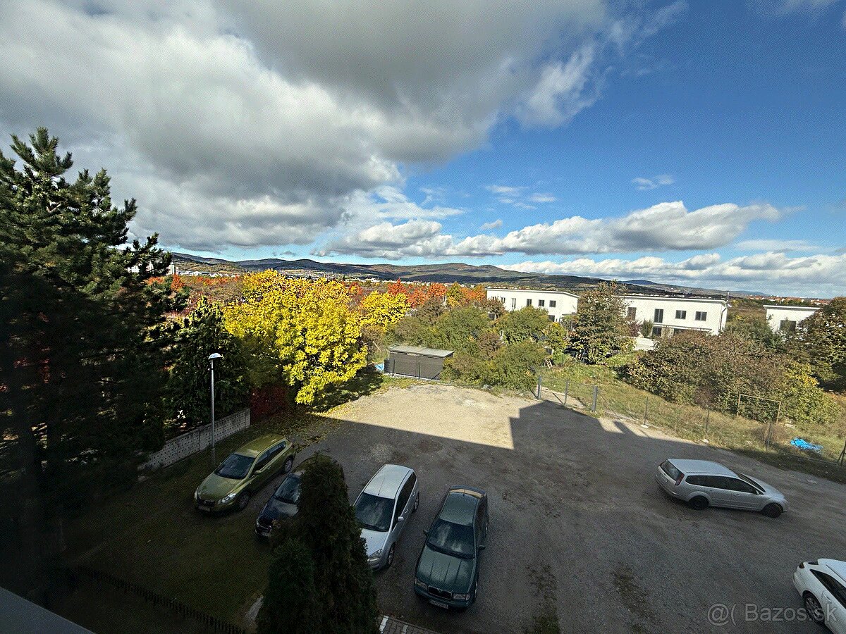 3izb. byt s pocitom domu, 2 balkóny, na sídlisku Muškát PK - 10