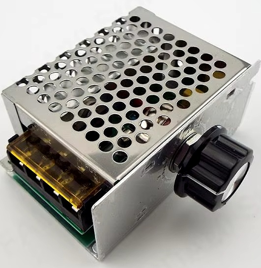 Regutor otáčok - 10