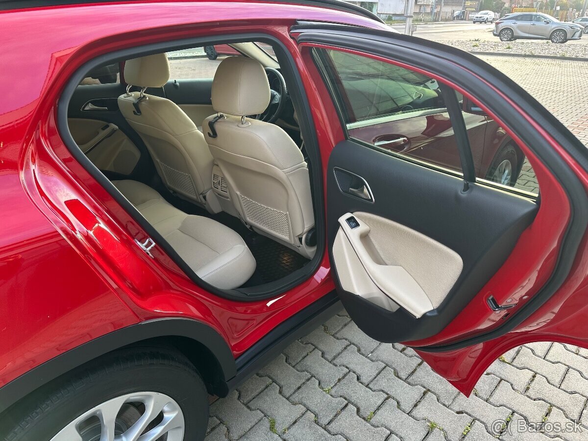 Mercedes Gla 180 benzín 96293km - 10