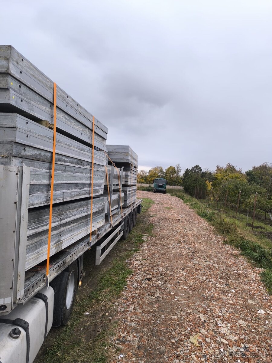Ponúkame prepravu s platom a valník s HR - 10