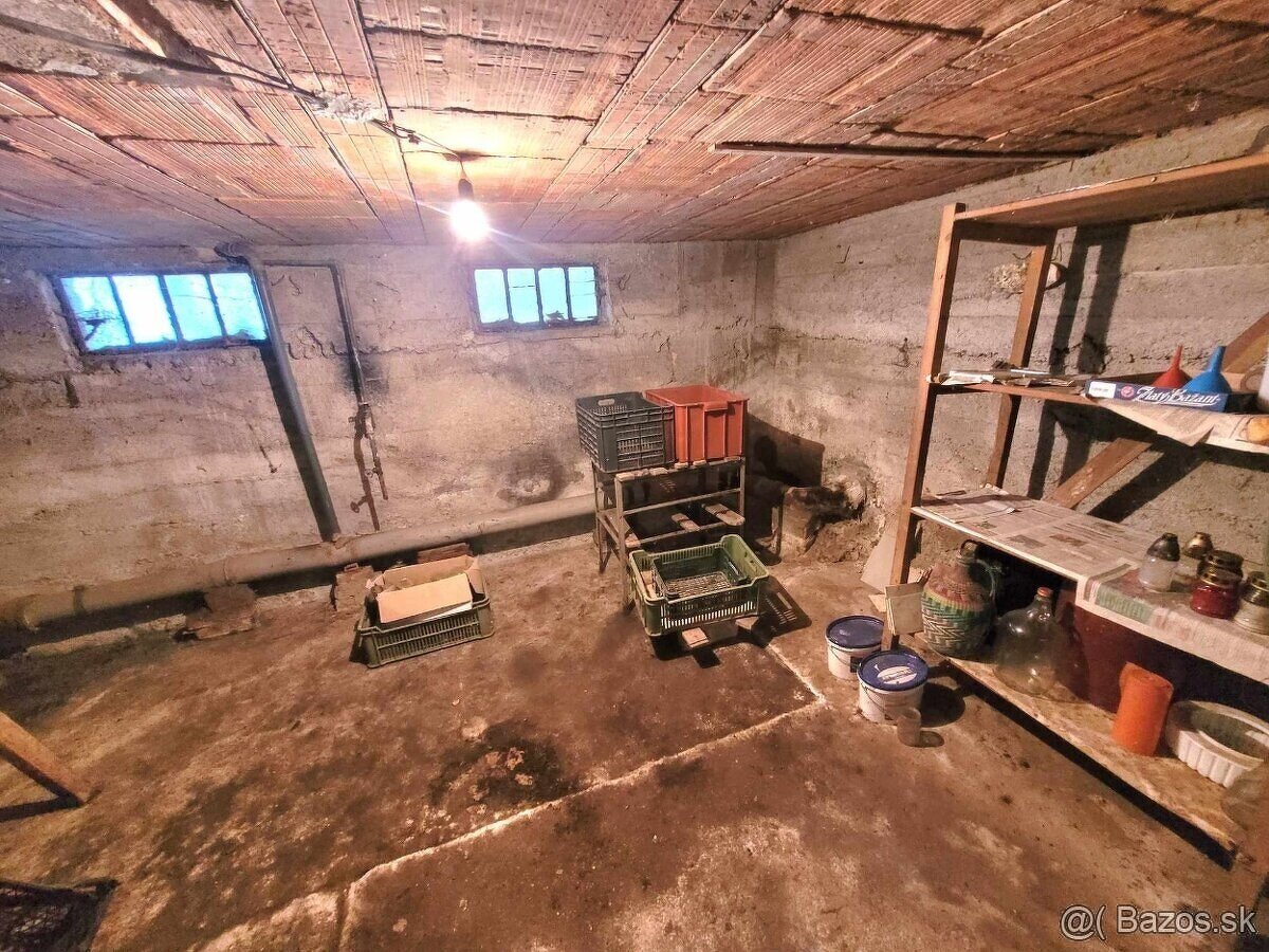 Predáme tehlový rodinný dom s garážou v obci Salka. - 10