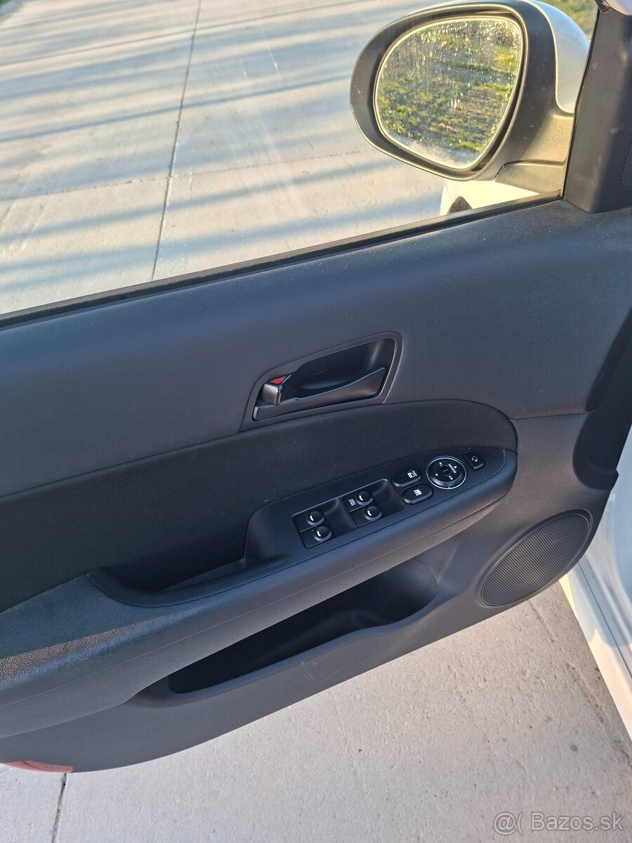 Hyundai i30 1.6 CRDi (2011) - 10