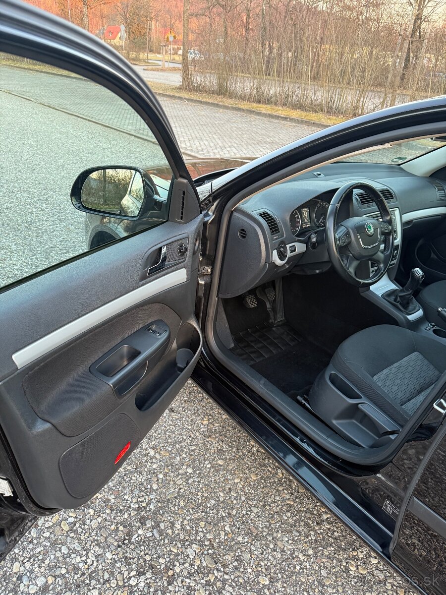 Skoda Oktavia Combi - 10