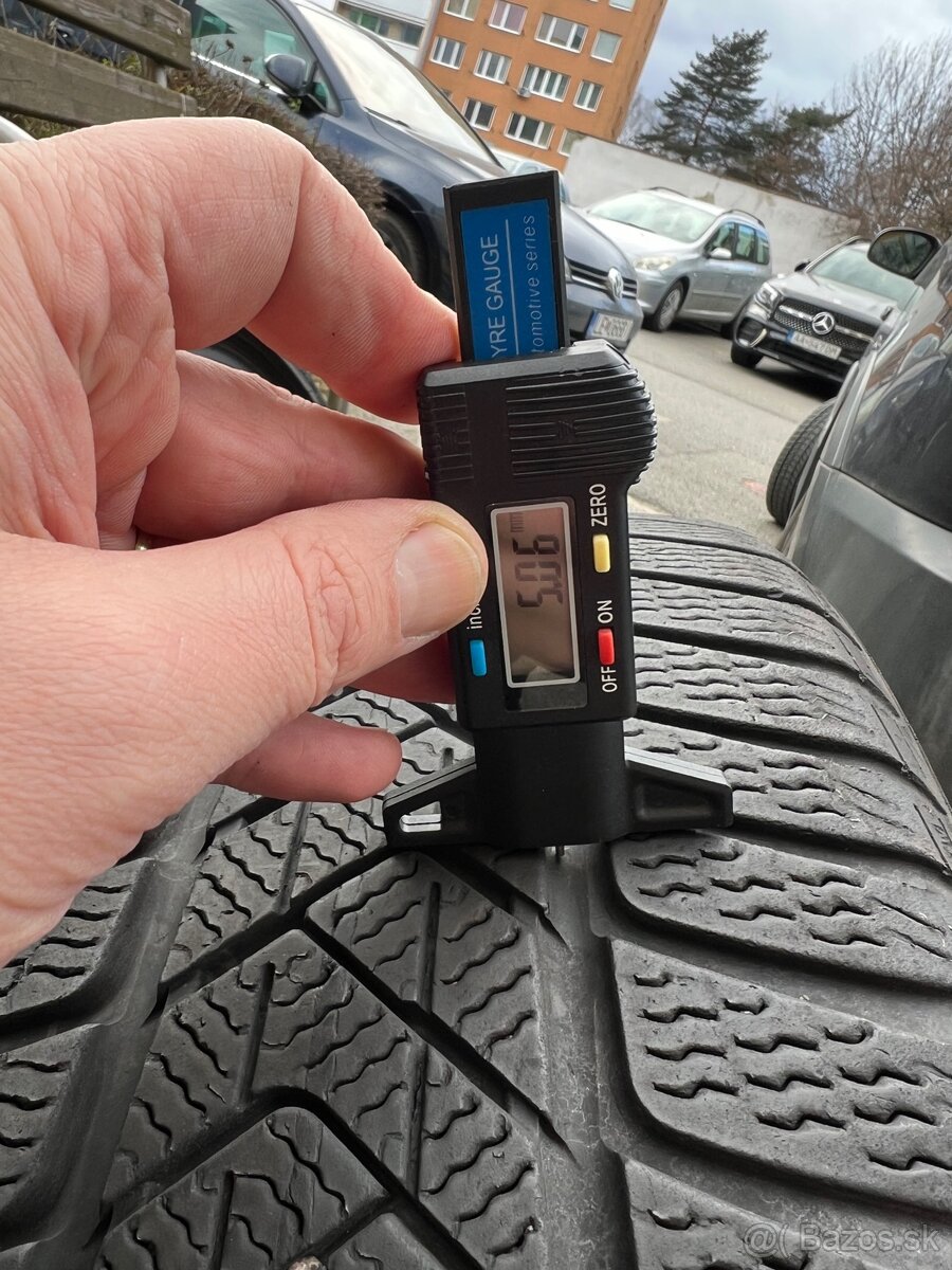 225/40/19 Pirelli Sottozero 3 - 10