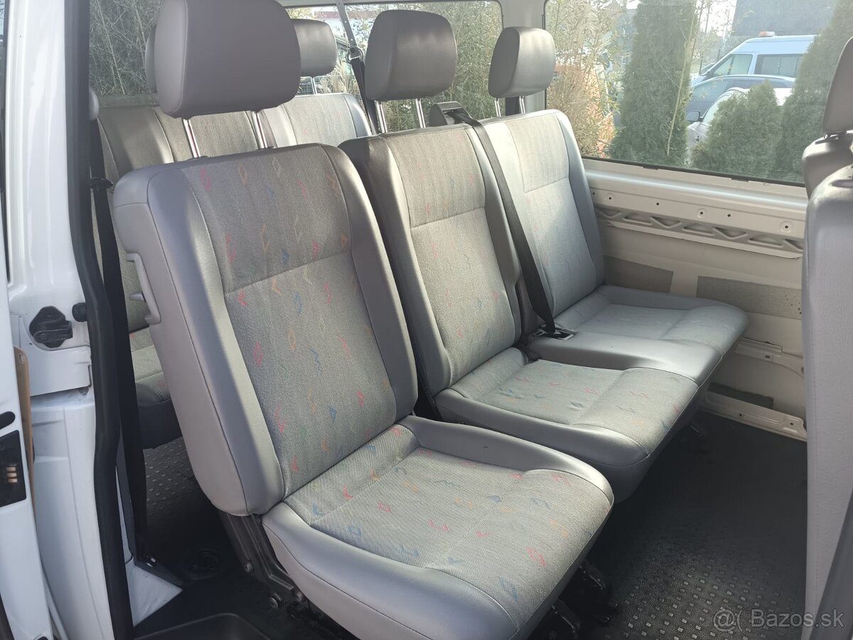 VOLKSWAGEN TRANSPORTER T5 - 9 miestny - 10