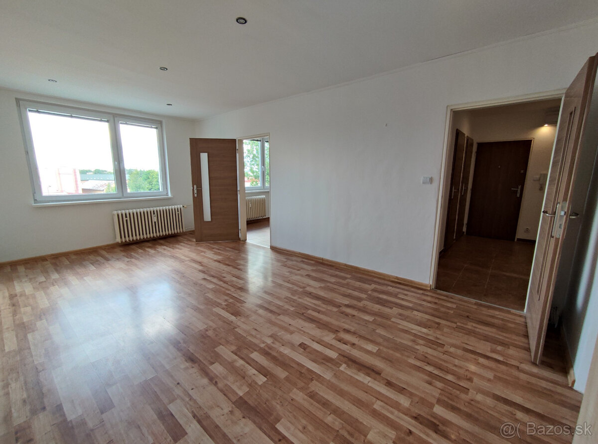 Na prenájom 4-izbový nezariadený byt po celkovej rekonštrukc - 10