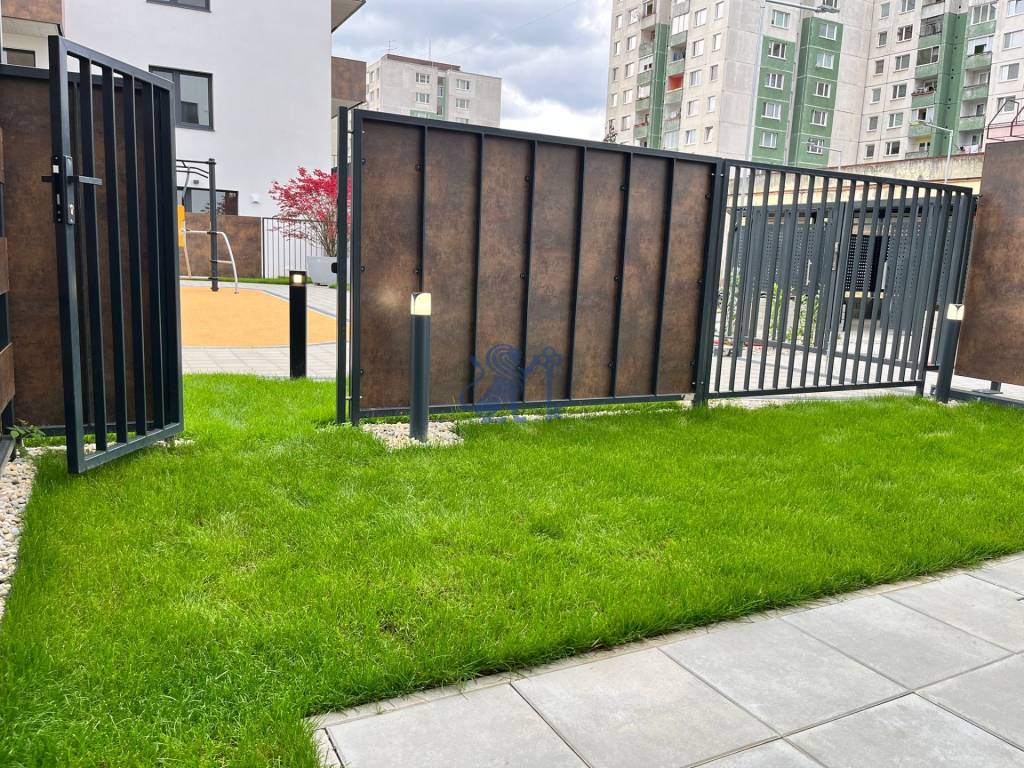 Prenájom obchodných / kancelárskych priestorov s terasou - R - 10