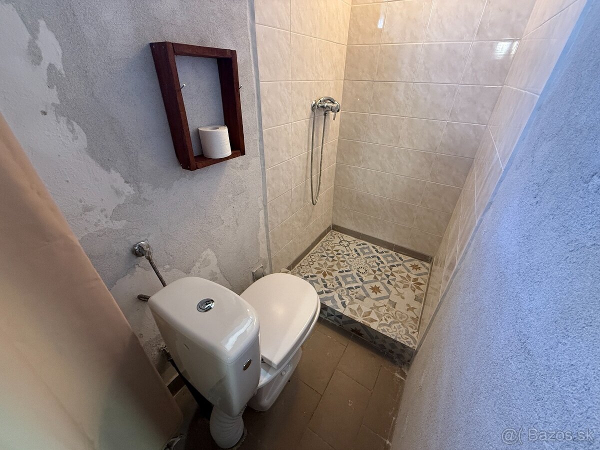 ZNÍŽENÁ CENA CHATKA S ELEKTRINOU A VODOU ZLATÉ MORAVCE - 10