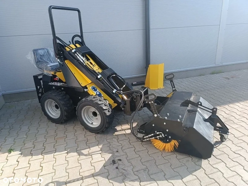 Predám mininakladač TUR N520 Briggs & Stratton 14HP - 10