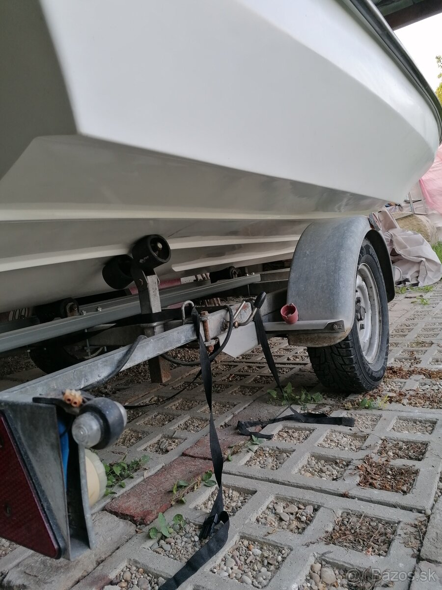 Predam motorovy čln Glastron - 10