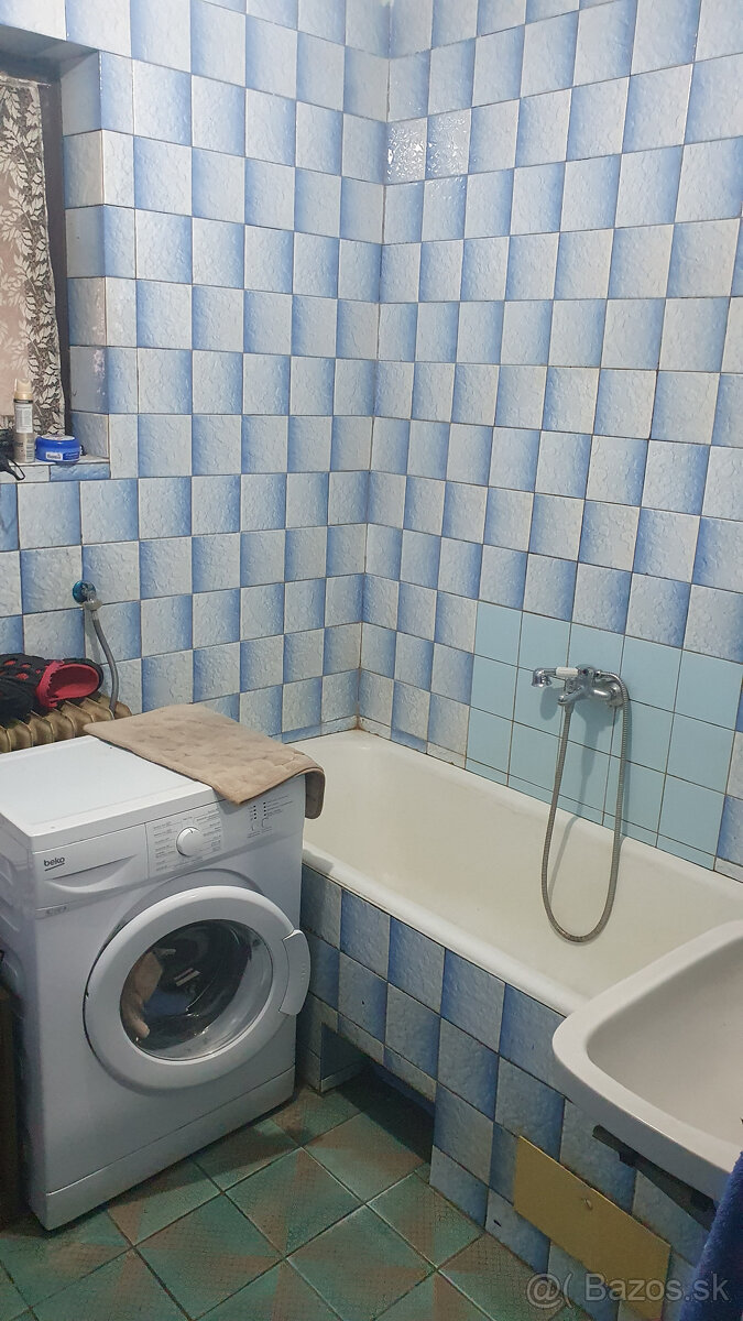 Dom s dvomi garážami Čerenčany - 10