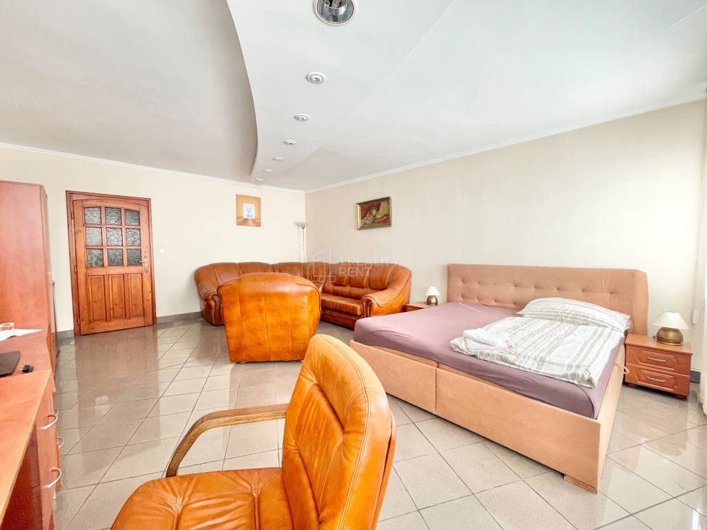 Na predaj penzión v centre KNM - 10