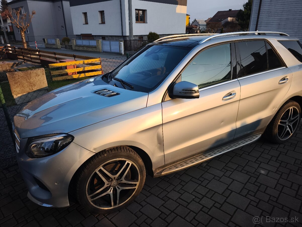 Mercedes Benz GLE 500 e - 10