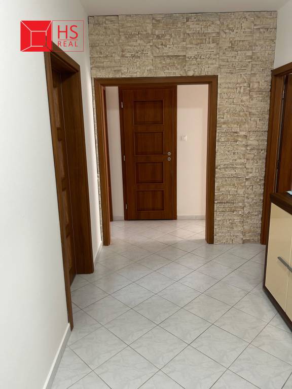 Prenájom priestranného 3 iz.bytu s loggiou v NZ - 10