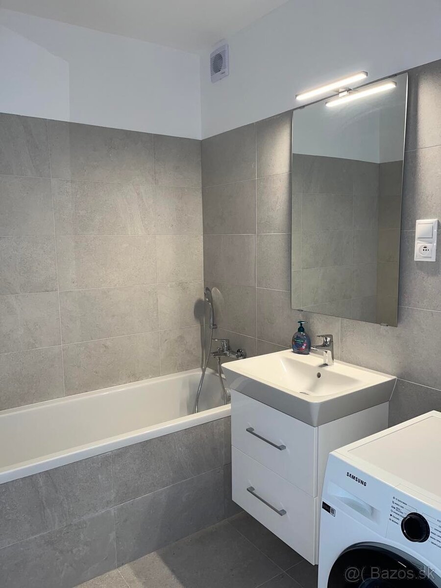 Na prenájom veľký svetlý 2i byt Trnava-Zavar + parking - 10