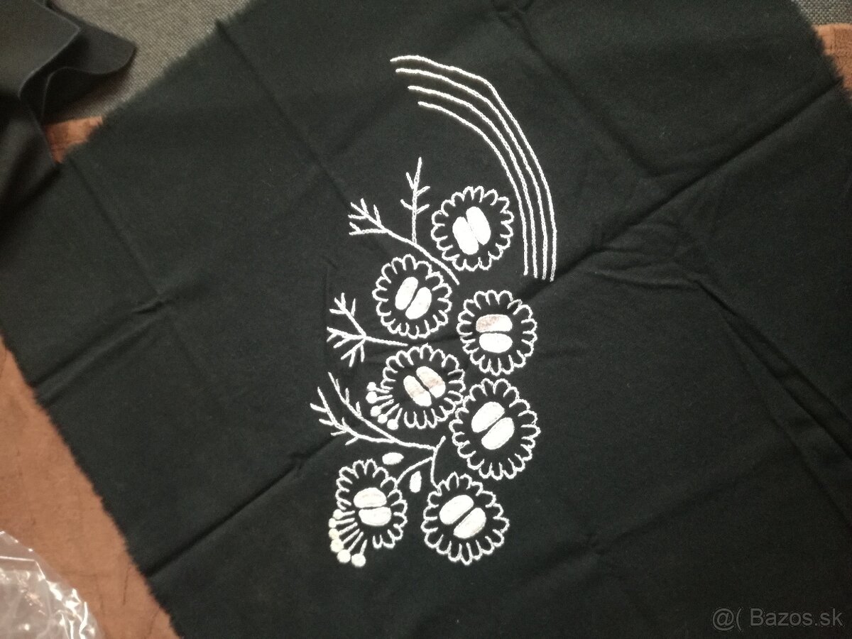 Látky na predaj,vyšívané prestierania - 10