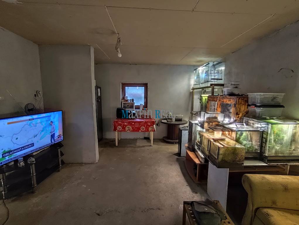 Veľký pozemok 5816m2 s RD - 10