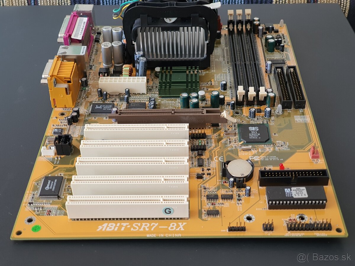 Socket 775: Gigabyte GA-G41M-ES2H, Socket 478: ABIT SR7-8X - 10