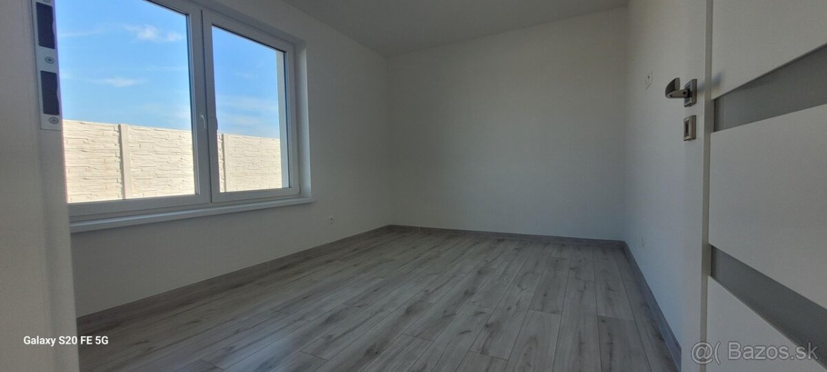 4 izbový rodinný dom 143 m2 pozemok 633 m2 Dunajská Streda - - 10