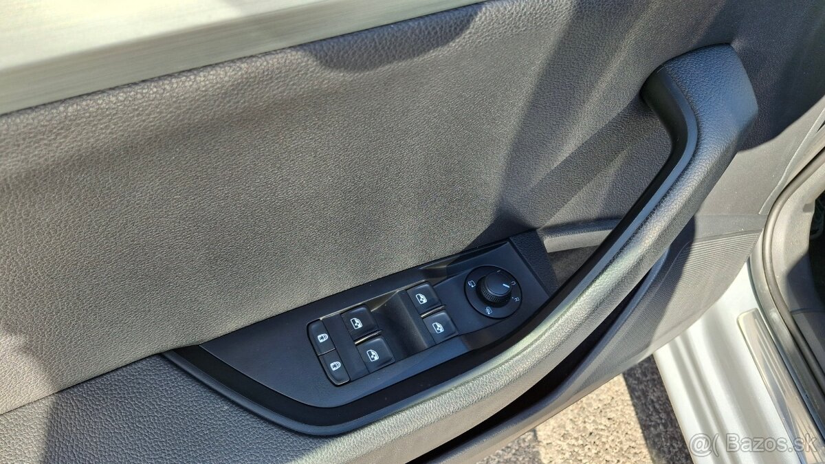 Škoda Superb Combi 2.0 TDI Ambition DSG - 10