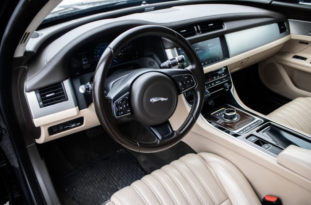 Jaguar XF 177kW (2017) - 10